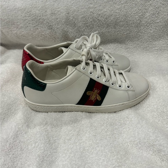 Women's Gucci Ace sneaker with bee - Picture 4 of 8